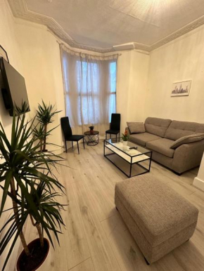 Millais Road 2 bedroom flat